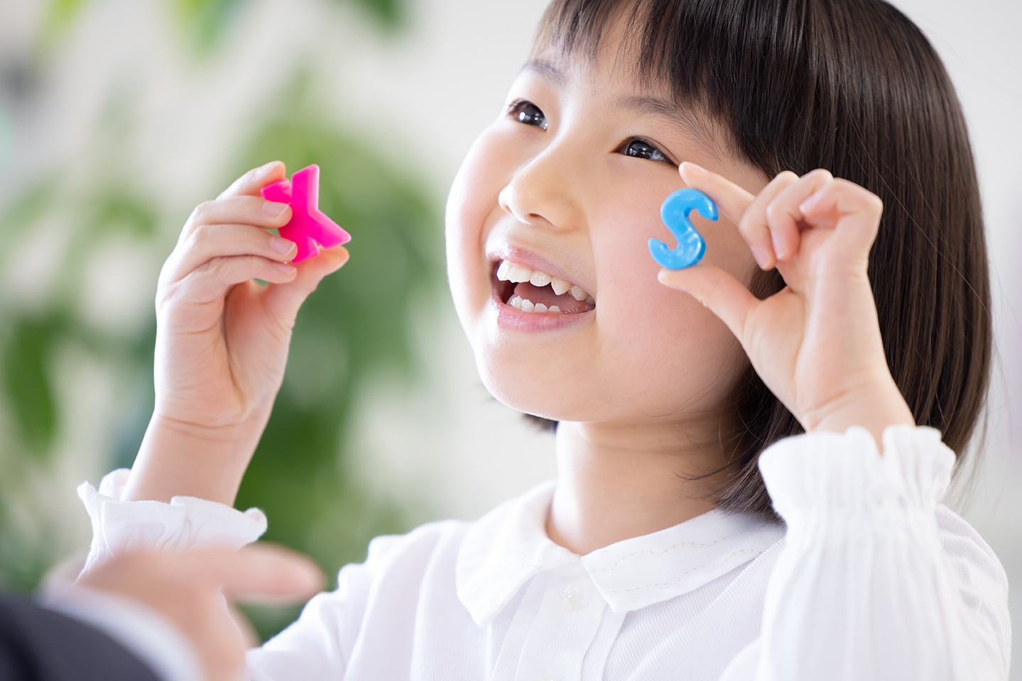 子どもが英語を話す様子