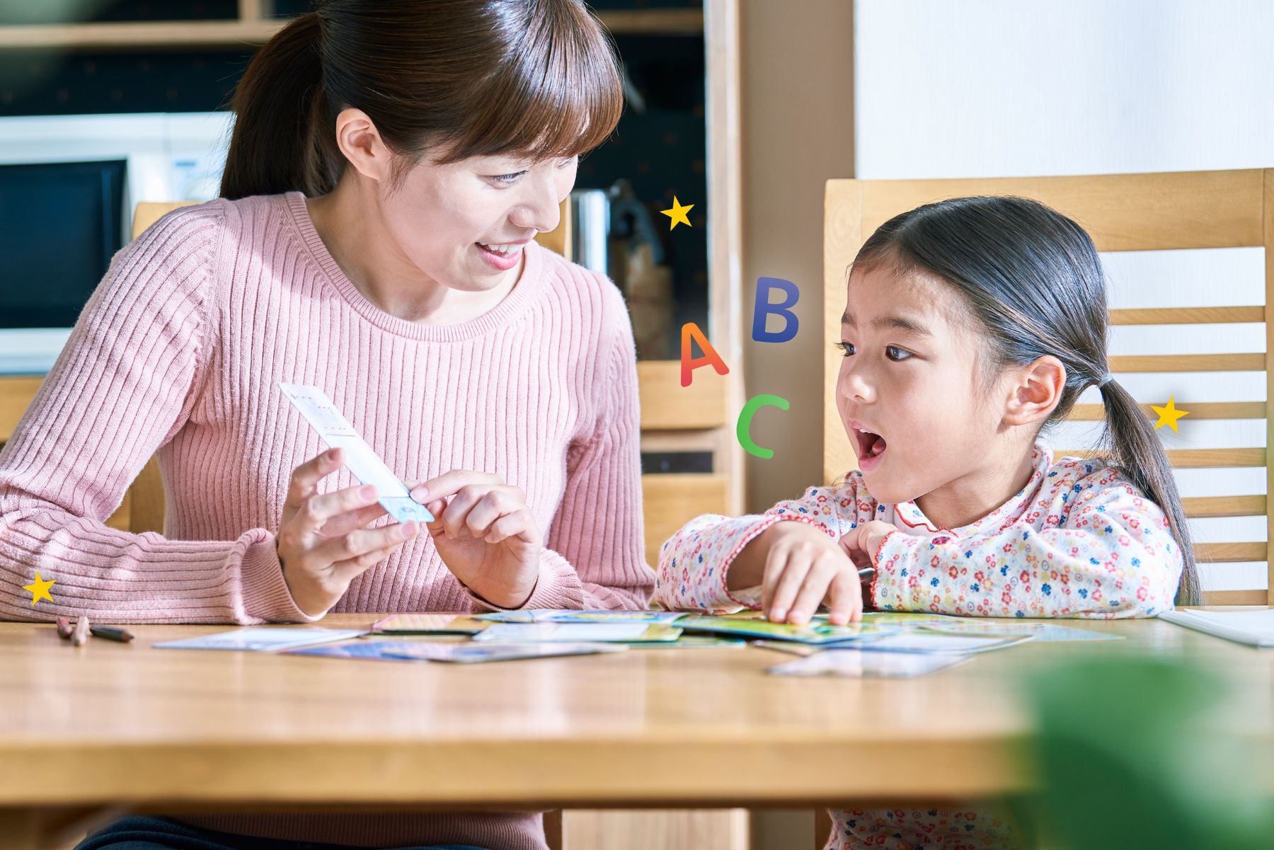 親子で英語に取り組む様子