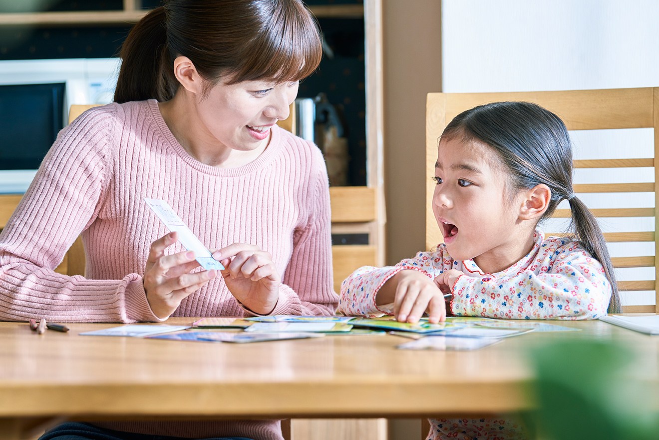 親子で英語を楽しむ様子